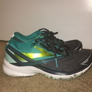 brooks sneakers
